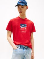 Camiseta-con-logo-distintivo