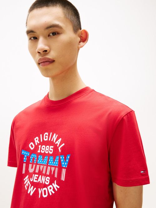 Camiseta-de-corte-regular-con-logo-grafico-redondo