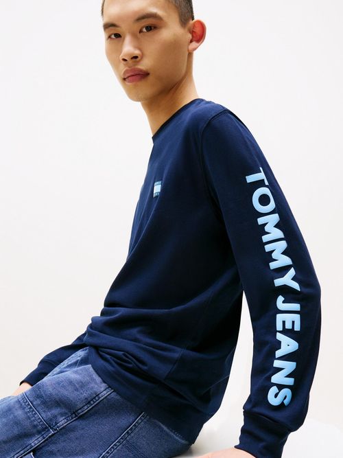 Camiseta-de-corte-regular-con-logo-vertical