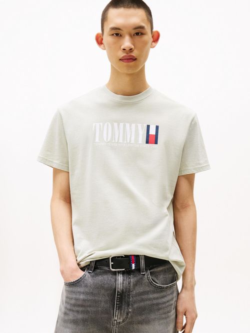 Camiseta-de-cuello-redondo-con-logo