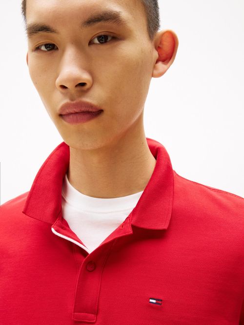Polo-de-corte-slim-con-parche-con-logo