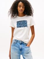 Camiseta-con-logo-floral