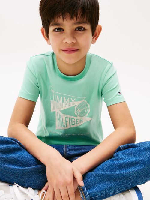 Camiseta-con-estampado-grafico-