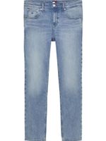 Jeans-Scanton-ajustados-y-desteñidos