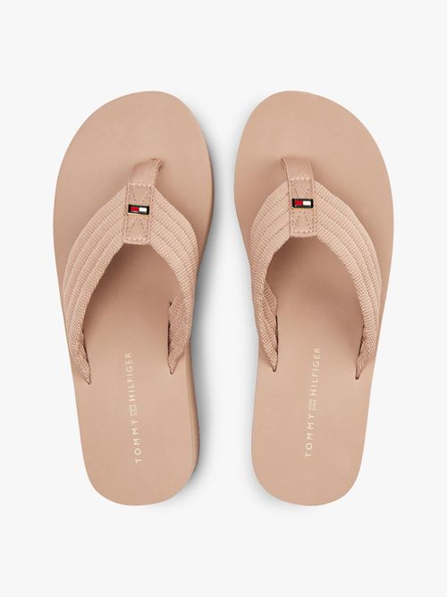 Sandalias-con-plataforma-tipo-cuña