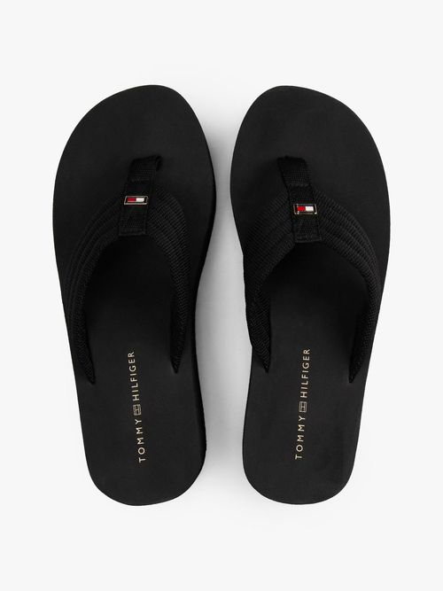 Sandalias-con-plataforma-tipo-cuña