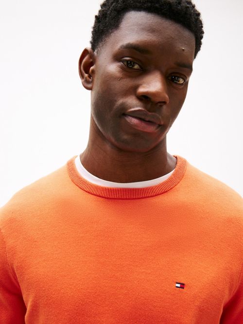 Sueter-de-cuello-redondo-con-logo-bordado