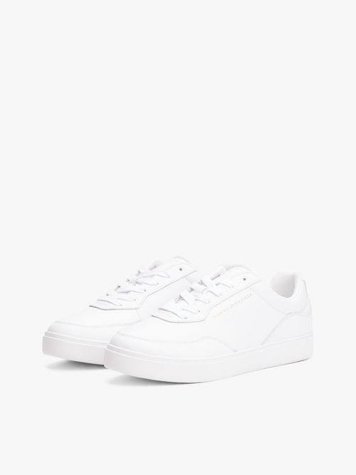 Zapatillas-con-logos-en-relieve