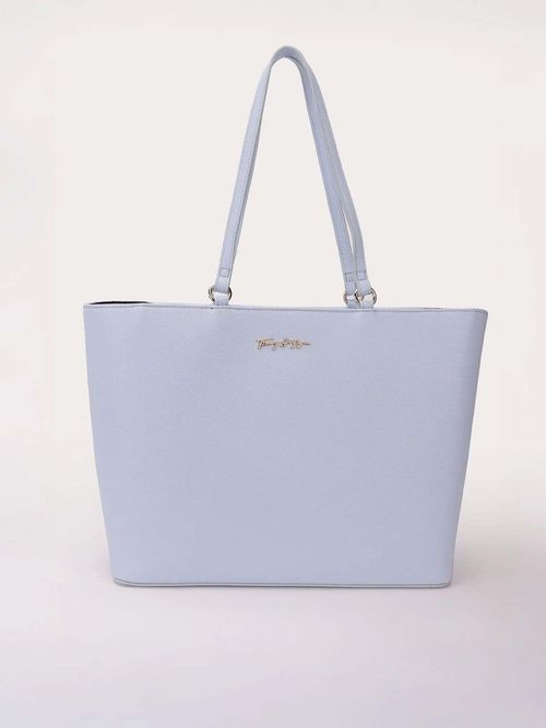 Bolso-tote-con-logo-metalico-tipo-firma-