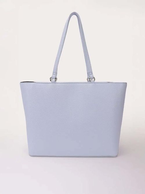 Bolso-tote-con-logo-metalico-tipo-firma-