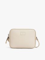 Bolso-cruzado-con-insignia-tonal