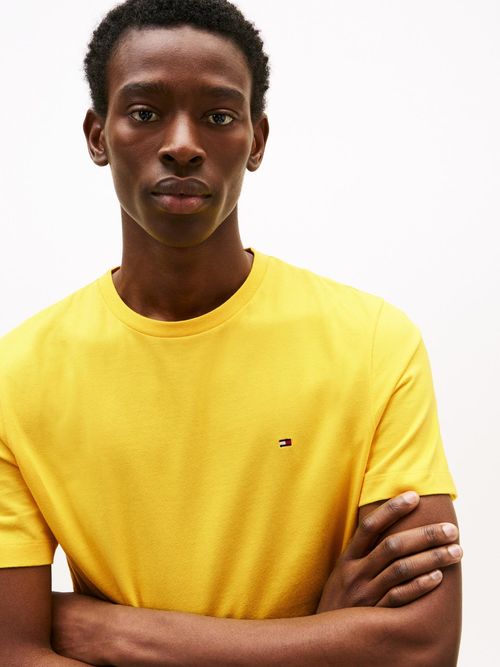 Camiseta-de-cuello-redondo-con-logo-bordado