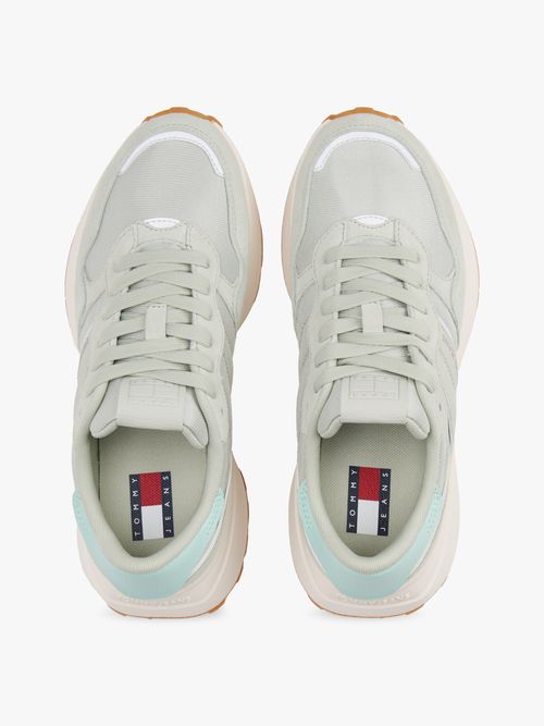 Zapatillas-de-ante-con-suela-con-tacos