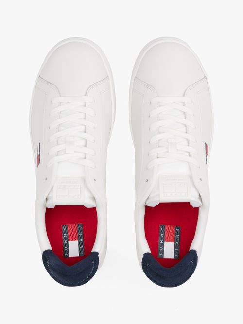Zapatillas-de-cuero-con-diseño-retro