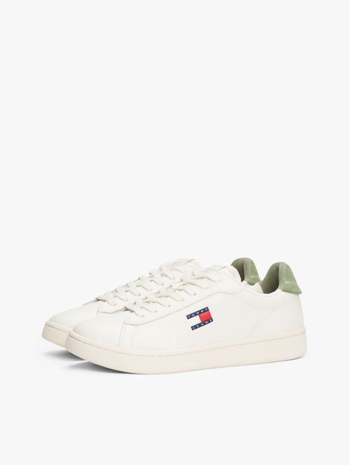 Zapatillas-de-cuero-con-diseño-retro