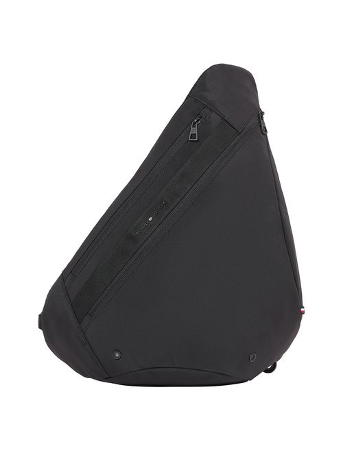 Bolso-cruzado-con-logo-metalico