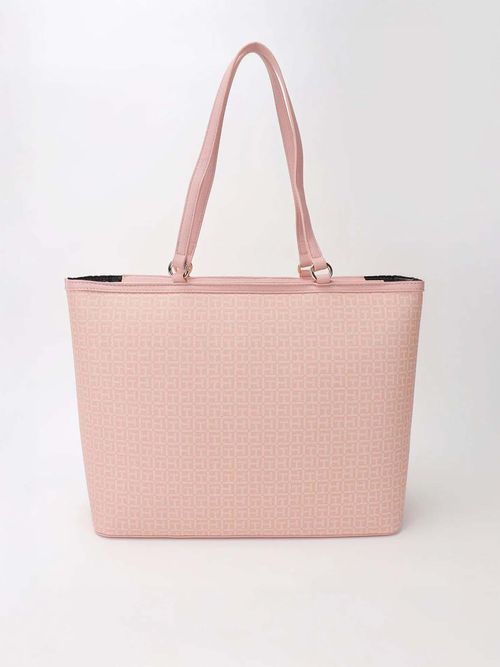Bolso-tote-con-diseño-estampado-de-monograma-TH