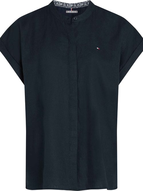 Camisa-de-lino-con-mangas-enrolladas-y-logo