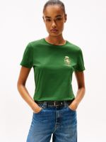 Camiseta-con-escudo-TH-bordado