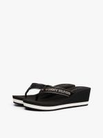 Chancletas-de-cuña-con-logo-esmaltado