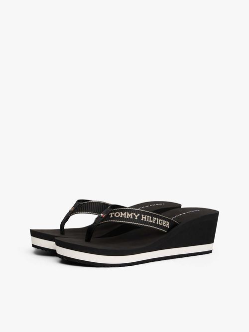 Chancletas-de-cuña-con-logo-esmaltado