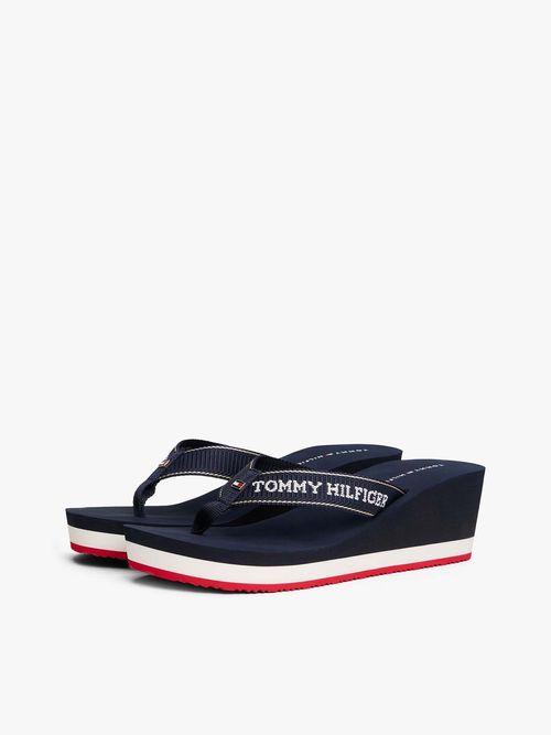 Chancletas-de-cuña-con-logo-esmaltado