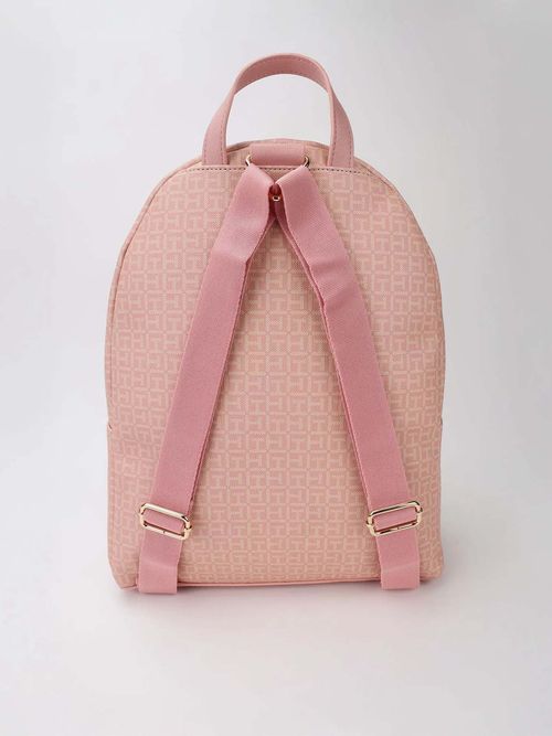 Mochila-mediana-tipo-domo-con-estampado-de-monograma