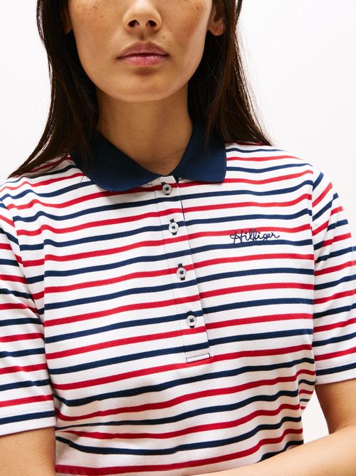 Polo-de-corte-regular-con-diseño-de-rayas-y-logo-script