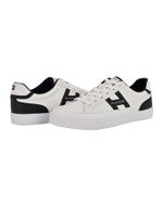 Zapatillas-de-corte-bajo-con-paneles-a-contraste-y-suela-gruesa