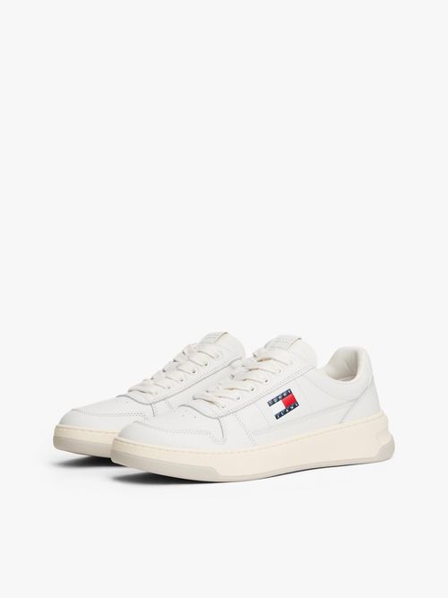 Zapatillas-de-cuero-con-logo-en-relieve