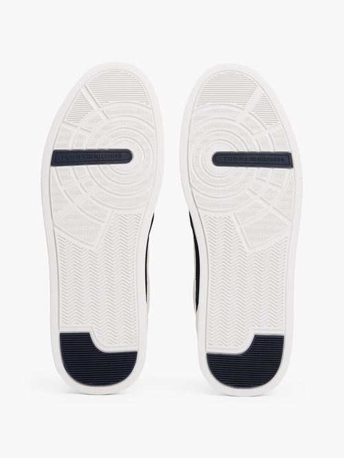 Zapatillas-de-cuero-con-paneles-a-contraste