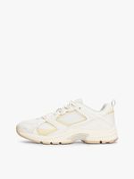 Zapatillas-estilo-running-con-suela-dentada