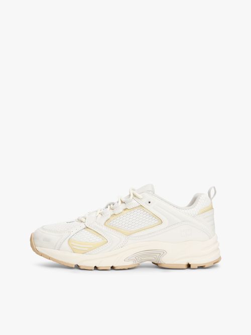 Zapatillas-estilo-running-con-suela-dentada