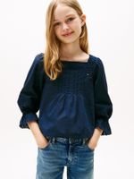 Blusa-con-diseño-calado-y-pliegues