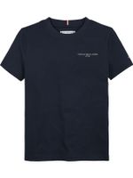 Camiseta-de-cuello-redondo-con-logo