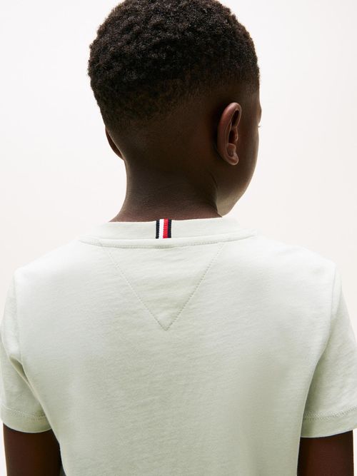 Camiseta-de-cuello-redondo-con-logo