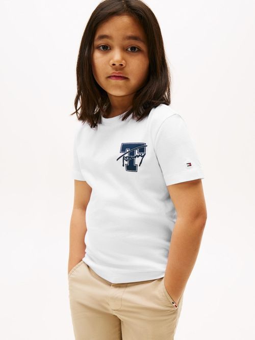 Camiseta-Varsity-con-logo-grafico-