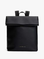 Mochila-con-solapa-y-logo-metalizado