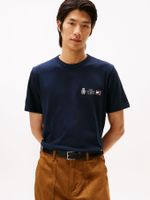 Camiseta-con-logo-en-forma-de-escudo-