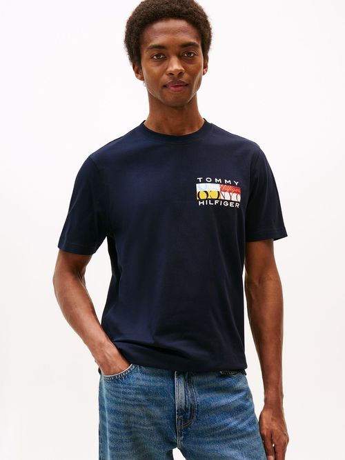 Camiseta-de-cuello-redondo-con-logo