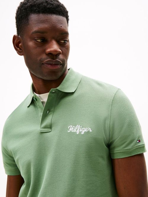 Polo-de-corte-regular-con-logo-grafico