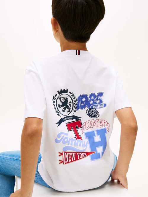 Camiseta-de-cuello-redondo-con-logo