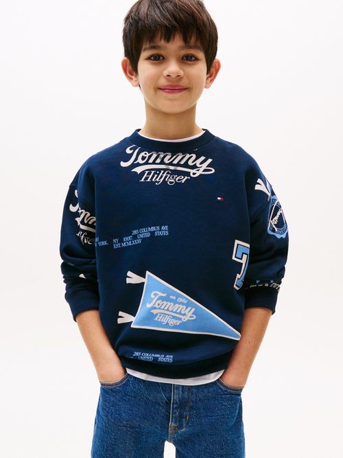 Abrigo-con-estampado-integral-de-logos