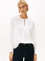Blusa-con-abertura-y-corte-amplio