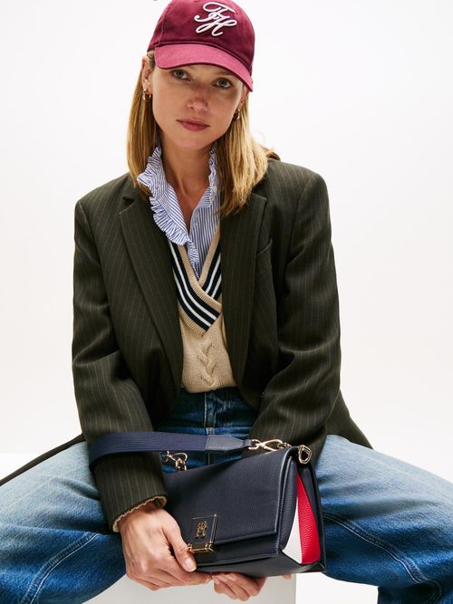 Bolso-mensajero-con-cinta-distintiva