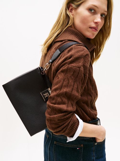 Bolso-satchel-de-cuero-granulada