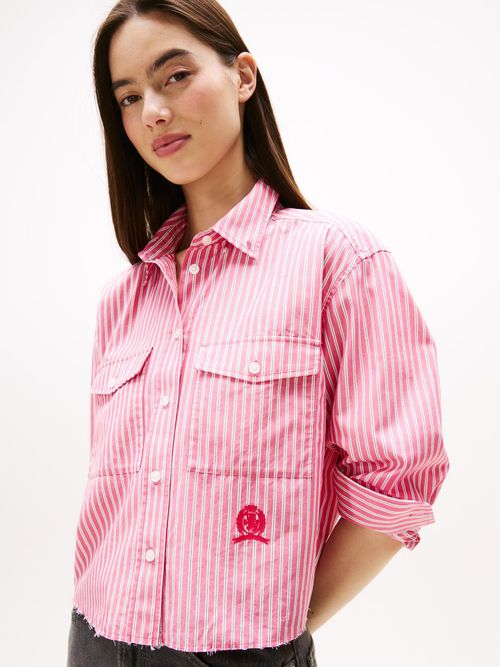 Camisa-cropped-de-corte-amplio-con-bordado