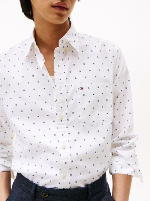 Camisa-de-corte-regular-con-popelina-y-estampado-pequeño-de-puntos