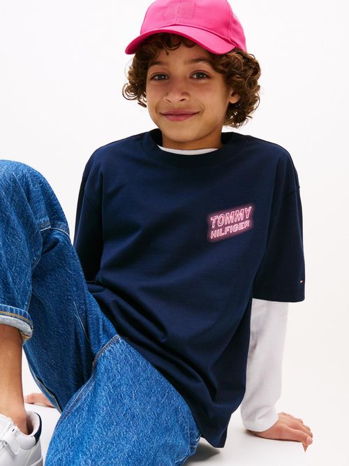 Camiseta-con-diseño-de-graficos-en-tonos-neon-