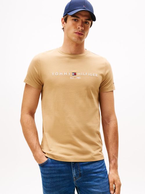 Camiseta-con-logo-bordado